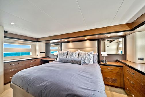 Hatteras 60 Motor Yacht image