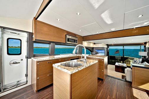 Hatteras 60 Motor Yacht image