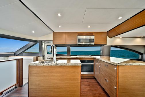 Hatteras 60 Motor Yacht image