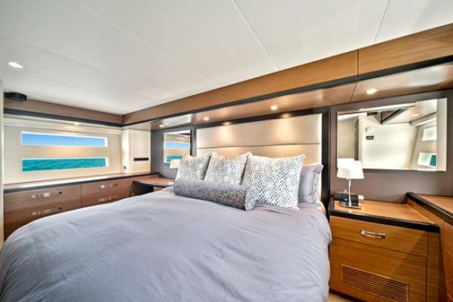 Hatteras 60 Motor Yacht image