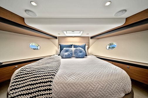 Hatteras 60 Motor Yacht image