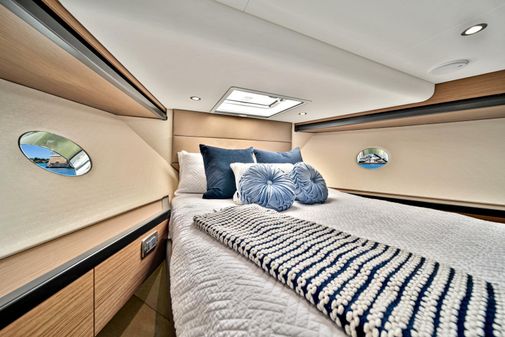 Hatteras 60 Motor Yacht image