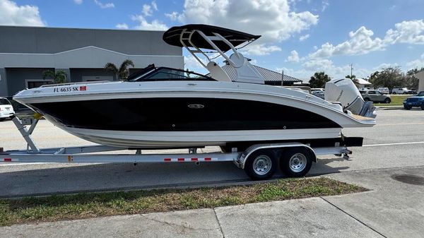 Sea Ray SDX 270 Outboard 