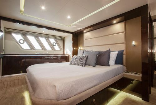 Sea Ray L650 Fly image