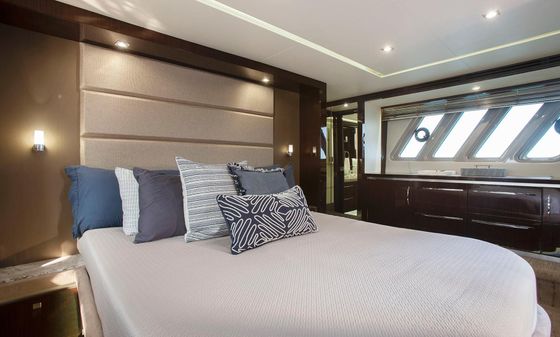 Sea Ray L650 Fly image