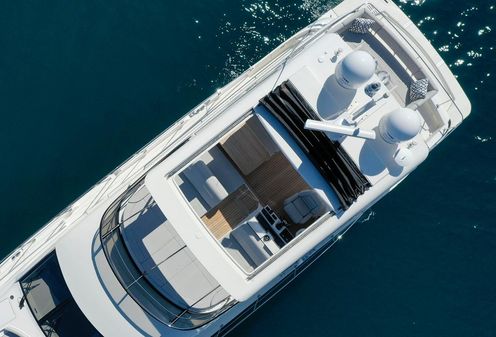 Sea Ray L650 Fly image