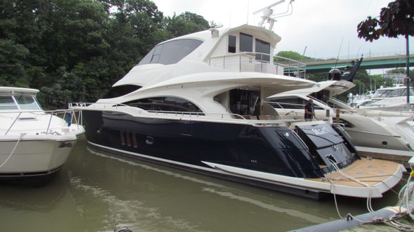 Marquis 720 Flybridge 