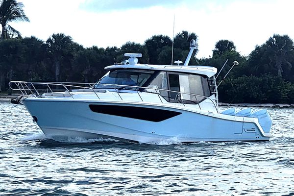 Boston-whaler 405-CONQUEST - main image