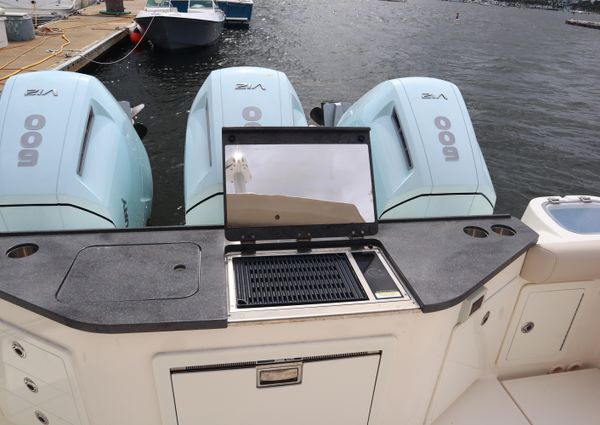 Boston-whaler 405-CONQUEST image