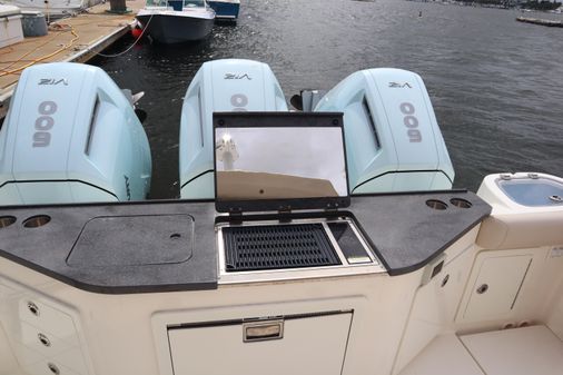 Boston-whaler 405-CONQUEST image