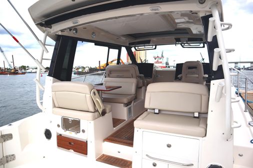 Boston-whaler 405-CONQUEST image