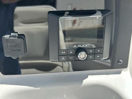 Sea Hunt Ultra 225 image