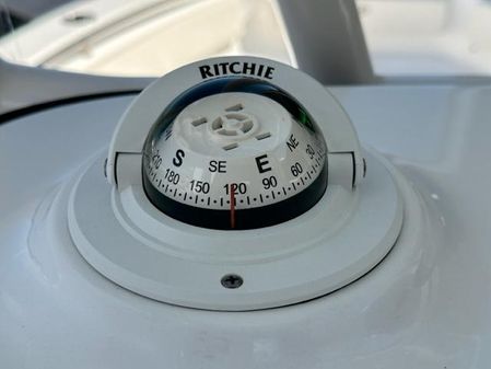 Sea Hunt Ultra 225 image