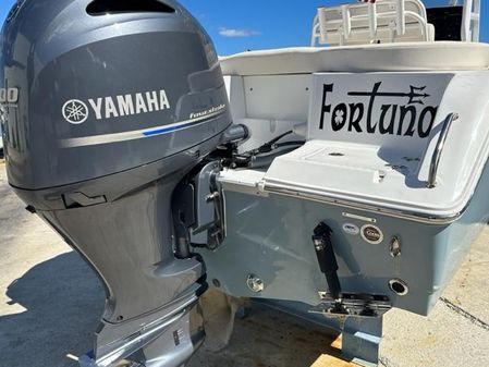 Sea Hunt Ultra 225 image
