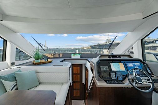 Galeon 500 Fly image