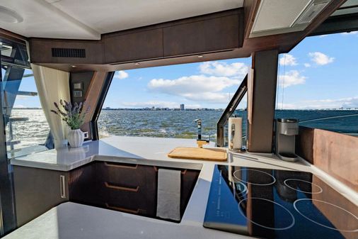 Galeon 500 Fly image