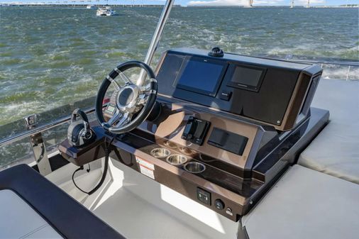 Galeon 500 Fly image