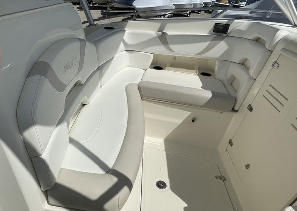 Boston-whaler 320-OUTRAGE-CUDDY-CABIN image