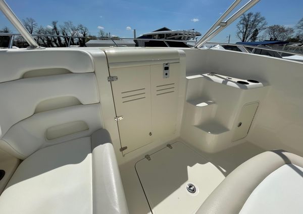 Boston-whaler 320-OUTRAGE-CUDDY-CABIN image