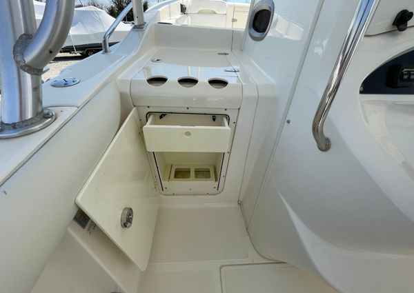 Boston-whaler 320-OUTRAGE-CUDDY-CABIN image