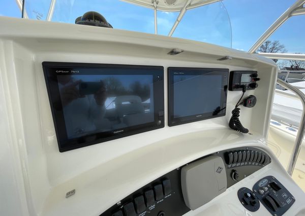 Boston-whaler 320-OUTRAGE-CUDDY-CABIN image