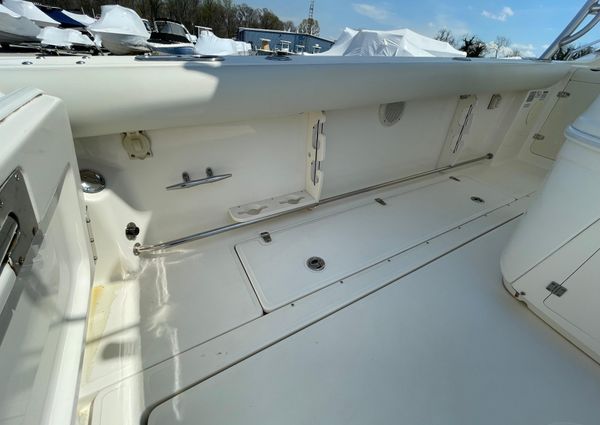 Boston-whaler 320-OUTRAGE-CUDDY-CABIN image