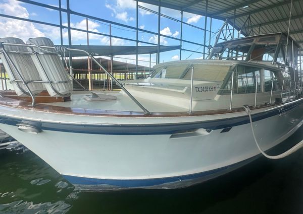 Chris-Craft Commander 42 image