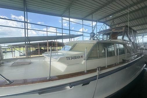 Chris-Craft Commander 42 image