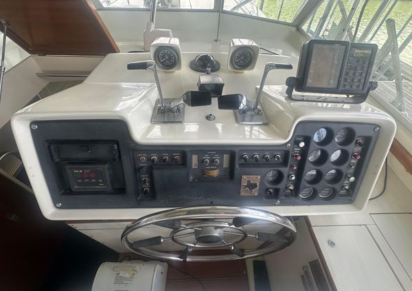 Chris-Craft Commander 42 image