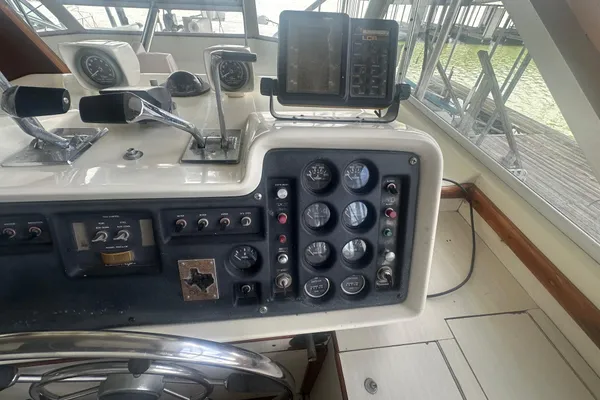 Chris-Craft 42 Commander image