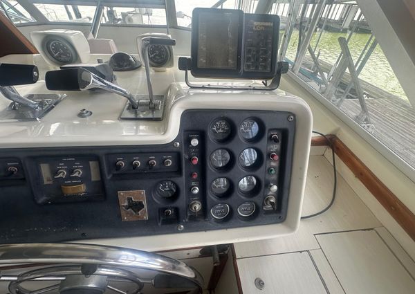 Chris-Craft Commander 42 image
