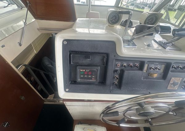 Chris-Craft Commander 42 image