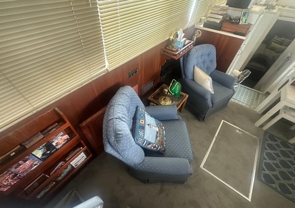 Chris-Craft Commander 42 image