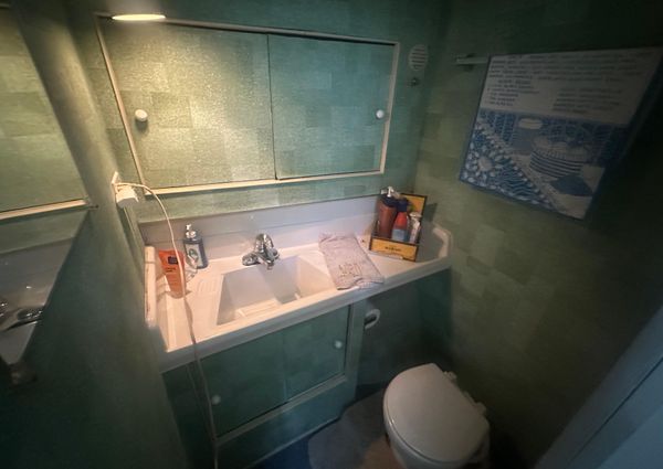 Chris-Craft Commander 42 image