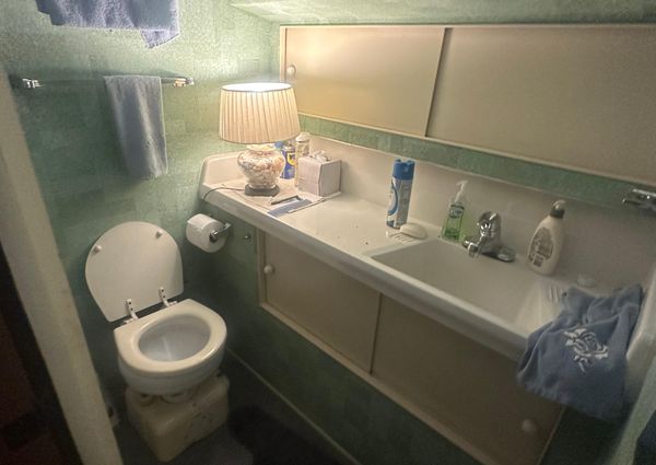 Chris-Craft Commander 42 image