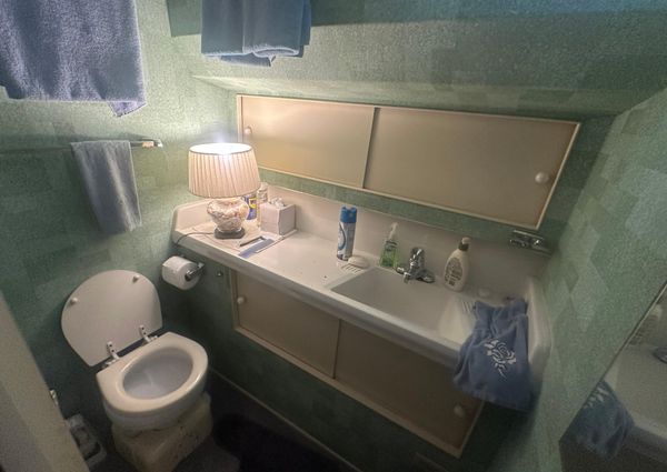 Chris-Craft Commander 42 image