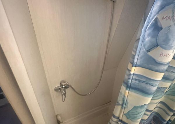 Chris-Craft Commander 42 image