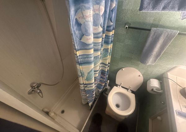 Chris-Craft Commander 42 image