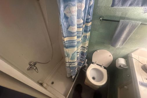 Chris-Craft Commander 42 image