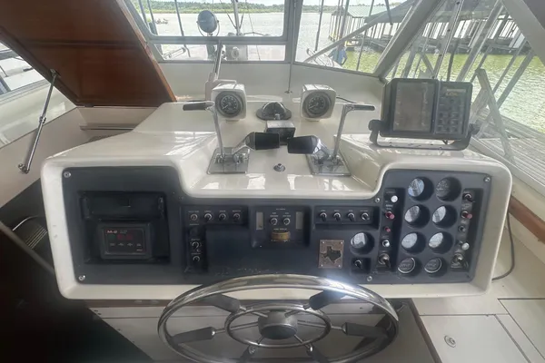 Chris-Craft 42 Commander image