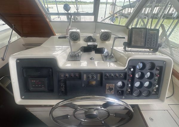 Chris-Craft Commander 42 image