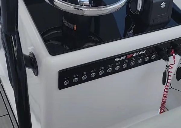 Catamaran 23-CENTER-CONSOLE image