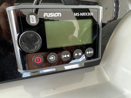 Boston-whaler 420-OUTRAGE image