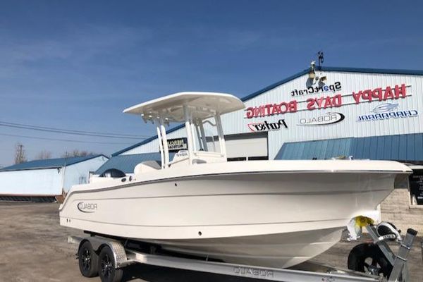 Robalo R242 Center Console - main image