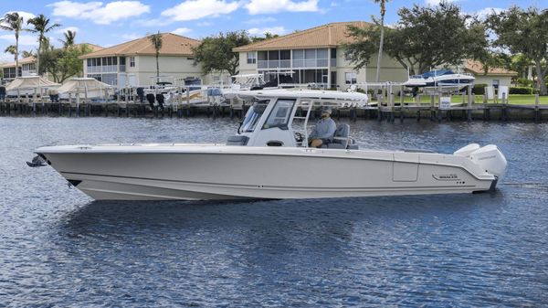 Boston Whaler 330 Outrage 