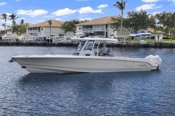 Boston Whaler 330 Outrage - main image