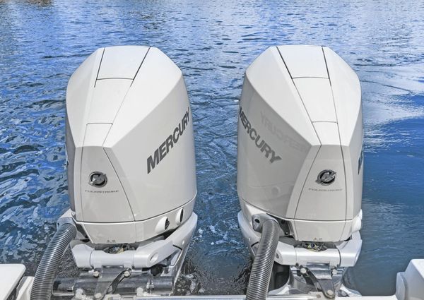 Boston Whaler 330 Outrage image