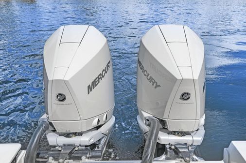 Boston Whaler 330 Outrage image