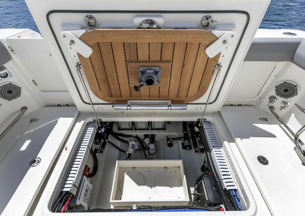 Boston Whaler 330 Outrage image