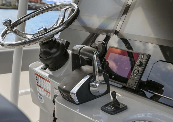 Boston Whaler 330 Outrage image